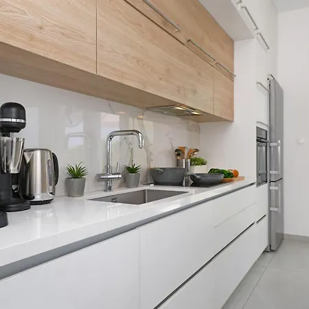 Maren - 250m From Golden Sandy Villa